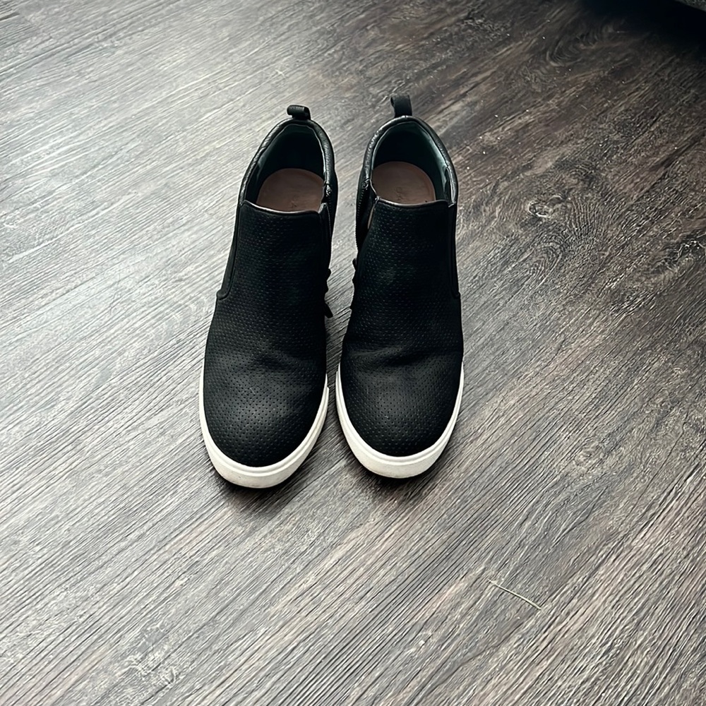 Caslon black wedge sneaker style shoe
